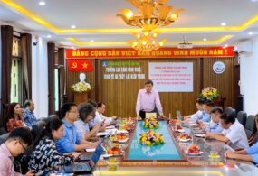 Thứ trưởng Bộ Nông nghiệp và Phát triển nông thôn Trần Thanh Nam thăm và làm việc  tại Trường Cao đẳng Công nghệ, Kinh tế và Thủy lợi miền Trung